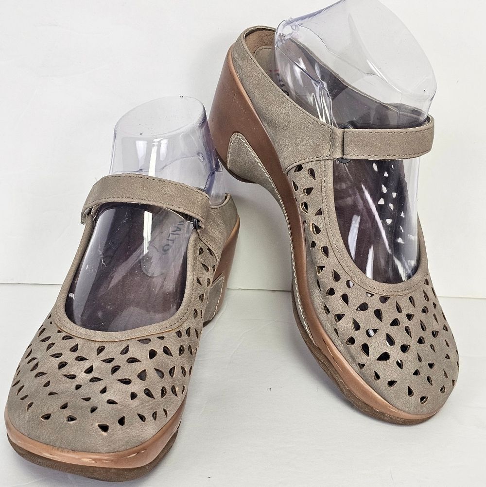 Rialto Vienna Tan Mary Jane Clog Mule Comfort Shoes Sz 7.5 Laser-Cut EUC